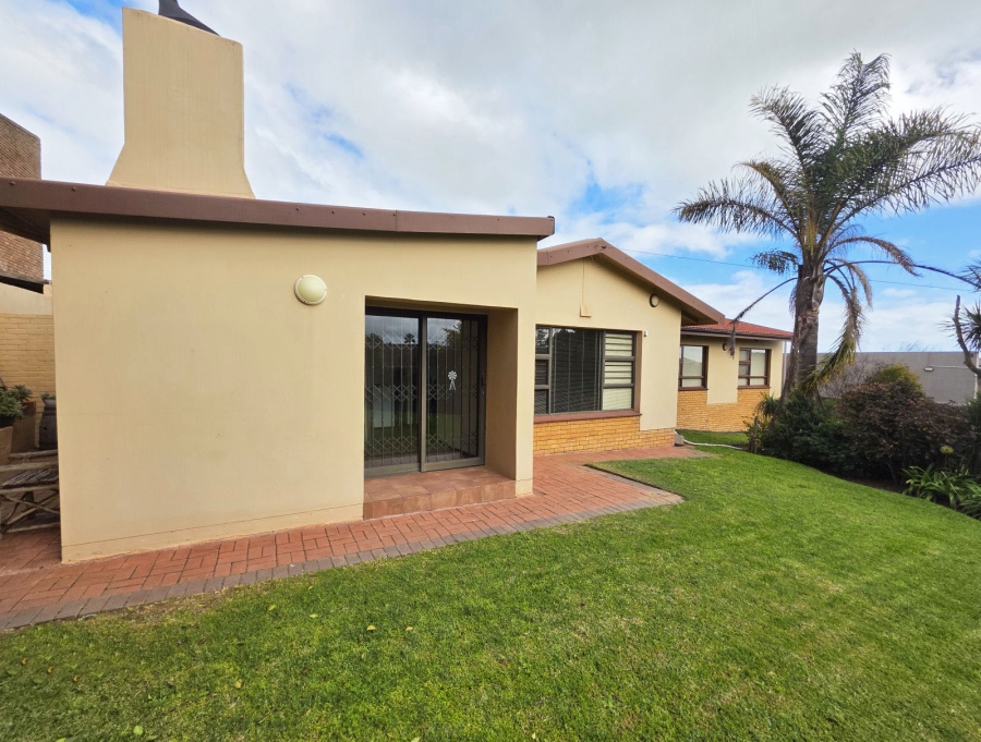 3 Bedroom Property for Sale in Vredenburg Western Cape